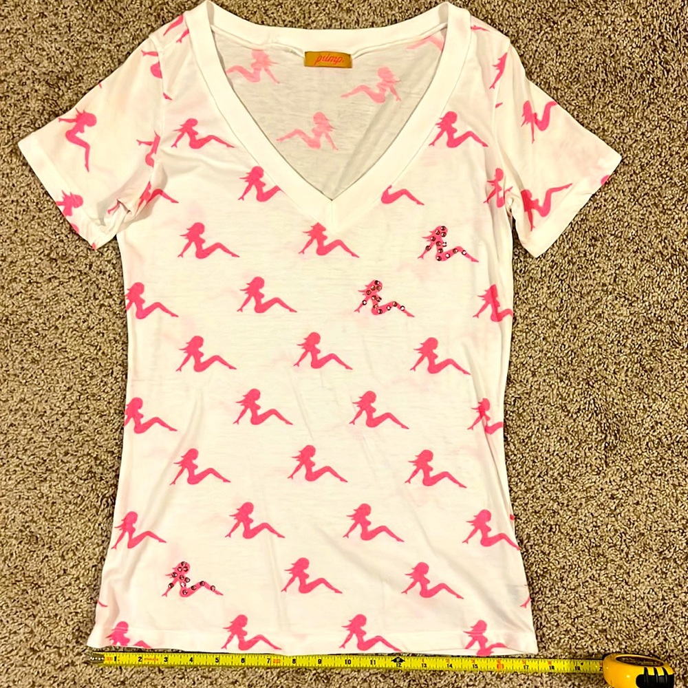 Primp white neck with pink mud flap girl detail